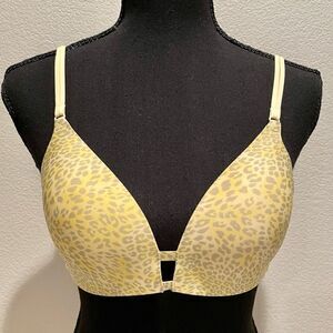 EUC Victoria’s Secret T-Shirt Wireless Bra